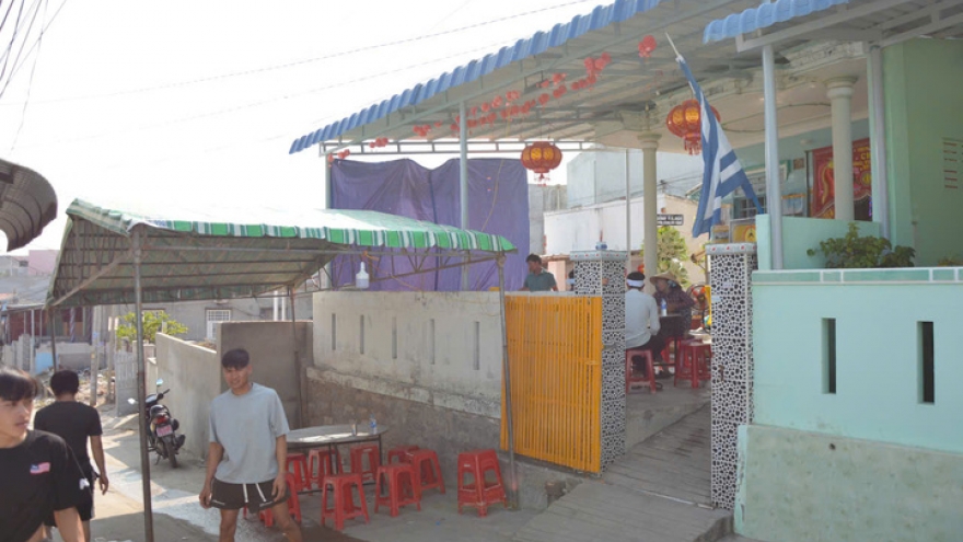 Xót xa cảnh cha mẹ tiễn 2 con trai tử nạn vụ xe khách lao xuống vực ở Lâm Đồng