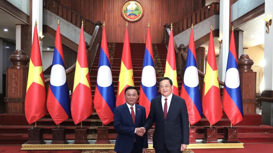 Thường trực Ban Bí thư Trần Cẩm Tú hội kiến Thủ tướng Lào Sonexay Siphandone