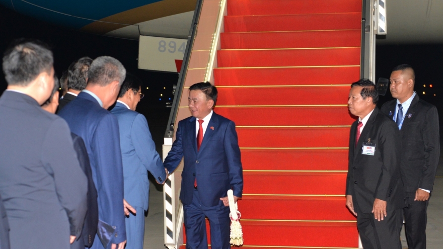 Thường trực Ban Bí thư bắt đầu chuyến thăm chính thức Vương quốc Campuchia