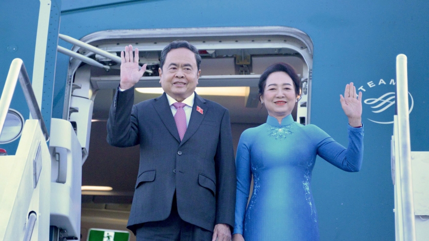 Chủ tịch Quốc hội đến Rome, bắt đầu chuyến thăm chính thức Cộng hòa Italia