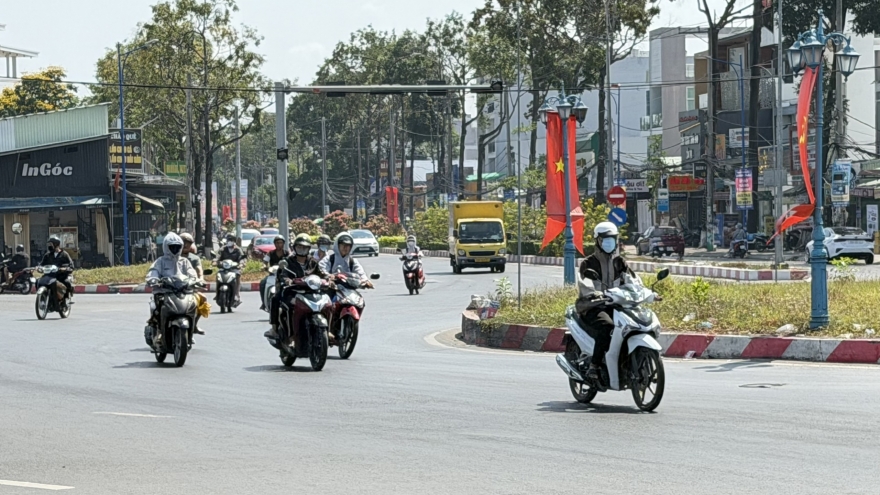 Nắng nóng gay gắt trong cả nước, nhiều nơi chạm ngưỡng 40°C