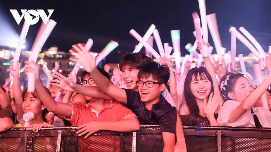 Choáng ngợp cảnh tượng hàng vạn khán giả "bùng nổ" trong "Thanh âm kỷ nguyên mới"