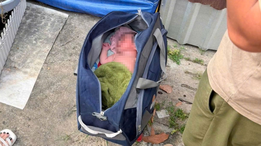 Tìm người thân bé trai sơ sinh còn nguyên dây rốn bị bỏ gần nhà thờ ở TP.HCM