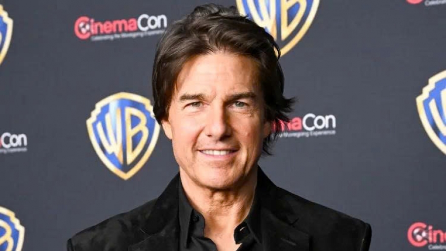 Tom Cruise gây bất ngờ với tóc bạc, bụng phệ trong vai thử thách nhất sự nghiệp