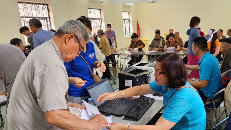Làm gì để không bị gián đoạn nhận lương hưu, trợ cấp BHXH tại Hà Nội?