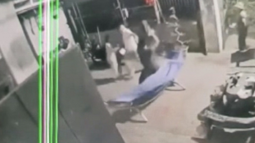 Giải quyết mâu thuẫn xả thải, trưởng thôn bị tấn công tử vong