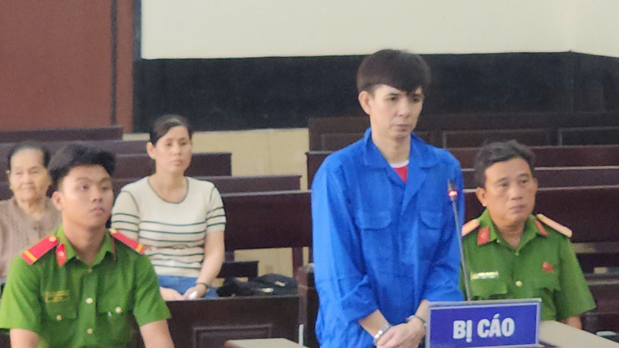 Đâm vợ do ghen tuông, lĩnh 19 năm tù