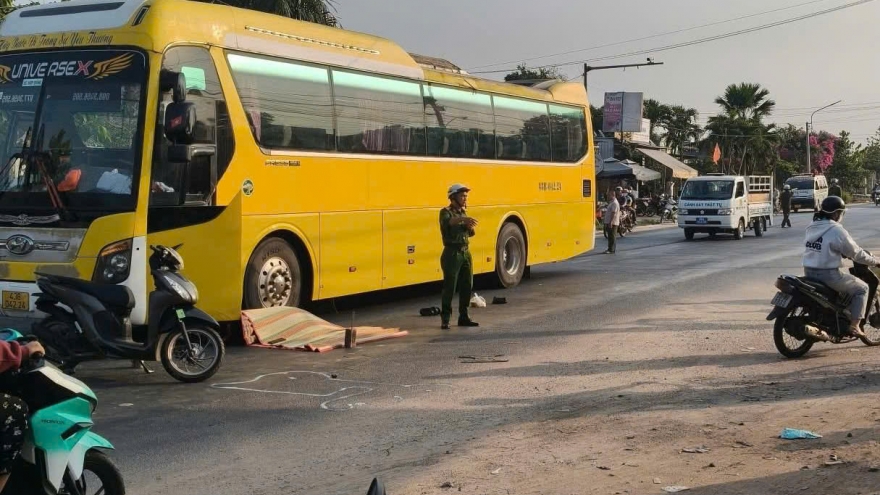 Nữ công nhân tử vong sau va chạm với xe khách