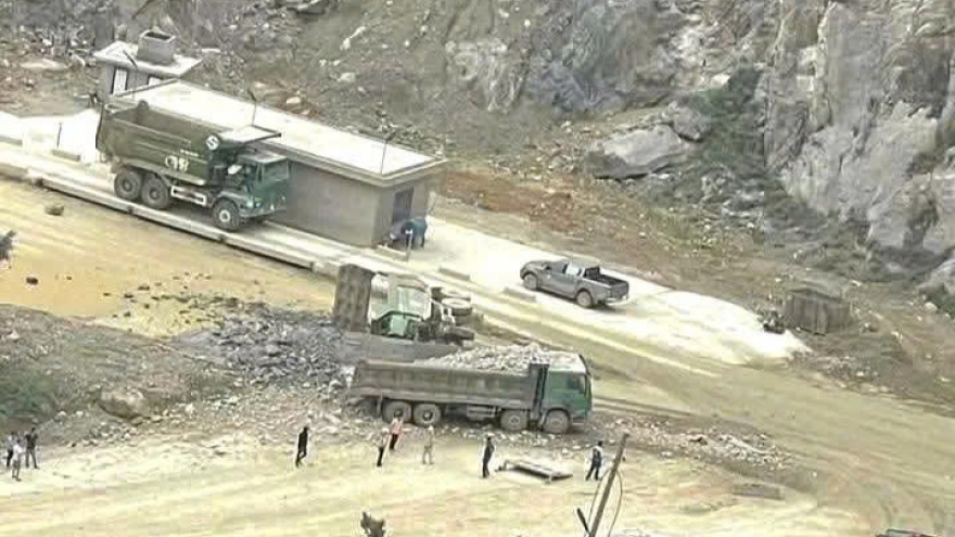 Va chạm giữa 2 xe tải trong nhà máy xi măng, 2 tài xế tử vong