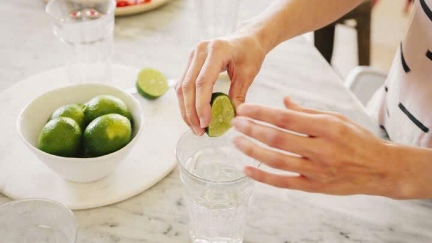 Nước chanh không phải "thần dược", nhưng đây là 10 lý do bạn nên uống vào mùa hè