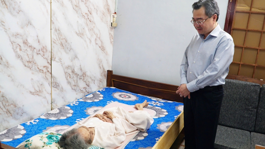 Ông Nguyễn Thanh Nghị thăm, tặng quà gia đình chính sách tại Quảng Ngãi