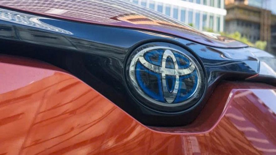 Hé lộ lý do Toyota quyết làm "bay màu" chi tiết logo nhận biết các mẫu xe Hybrid