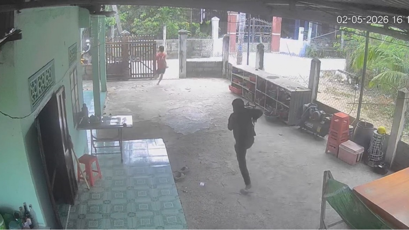 Truy bắt kẻ gian táo tợn rút hung khí chống trả chủ nhà ở Lâm Đồng