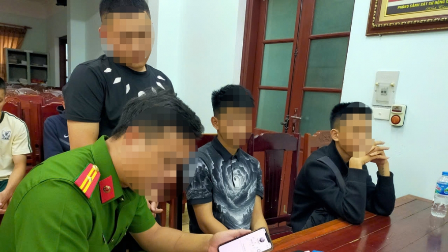 Tụ tập đua xe, mang hung khí quay clip “sống ảo”, nhóm tuổi teen bị bắt gọn