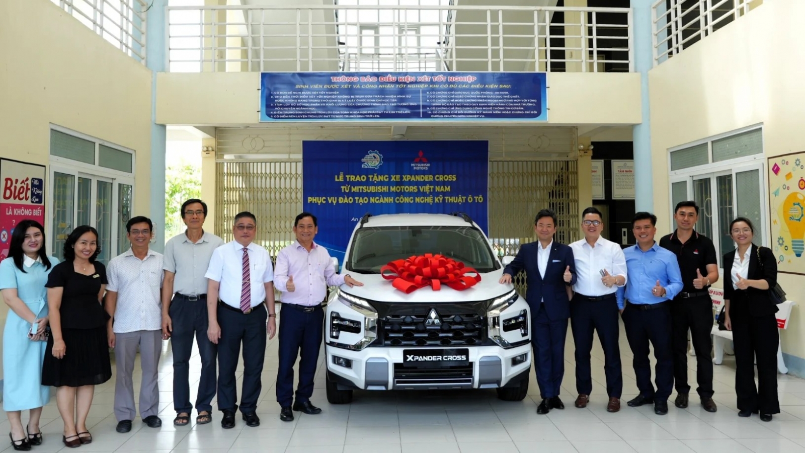 Mitsubishi tặng ô tô và nhiều cụm động cơ, hộp số cho trường đại học