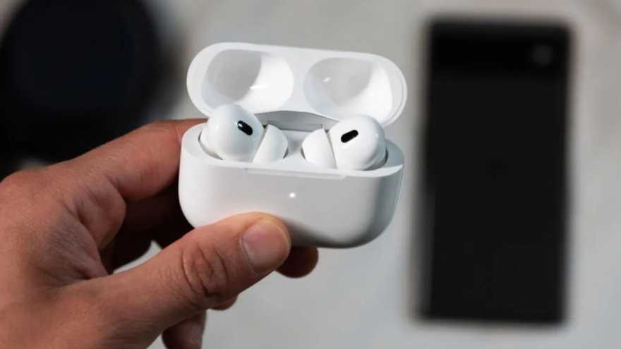 Apple tiến gần tới tai nghe AirPods làm “thay đổi thế giới”