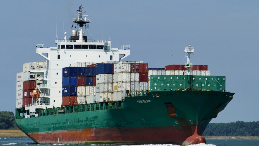 Iran siết eo Hormuz, phát tín hiệu có thể phát triển urani cấp độ vũ khí