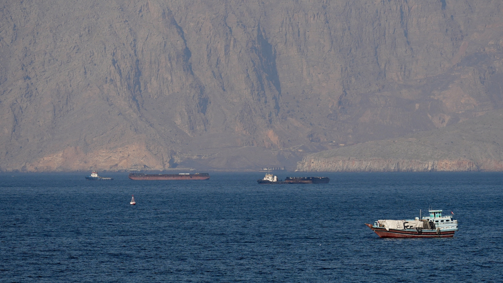 Iran có thể “bán” bảo hiểm cho tàu bè qua eo biển Hormuz?