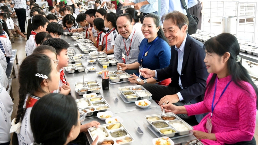 Tổng Giám đốc Ajinomoto Việt Nam thăm Dự án Bữa ăn học đường tại Đồng Nai
