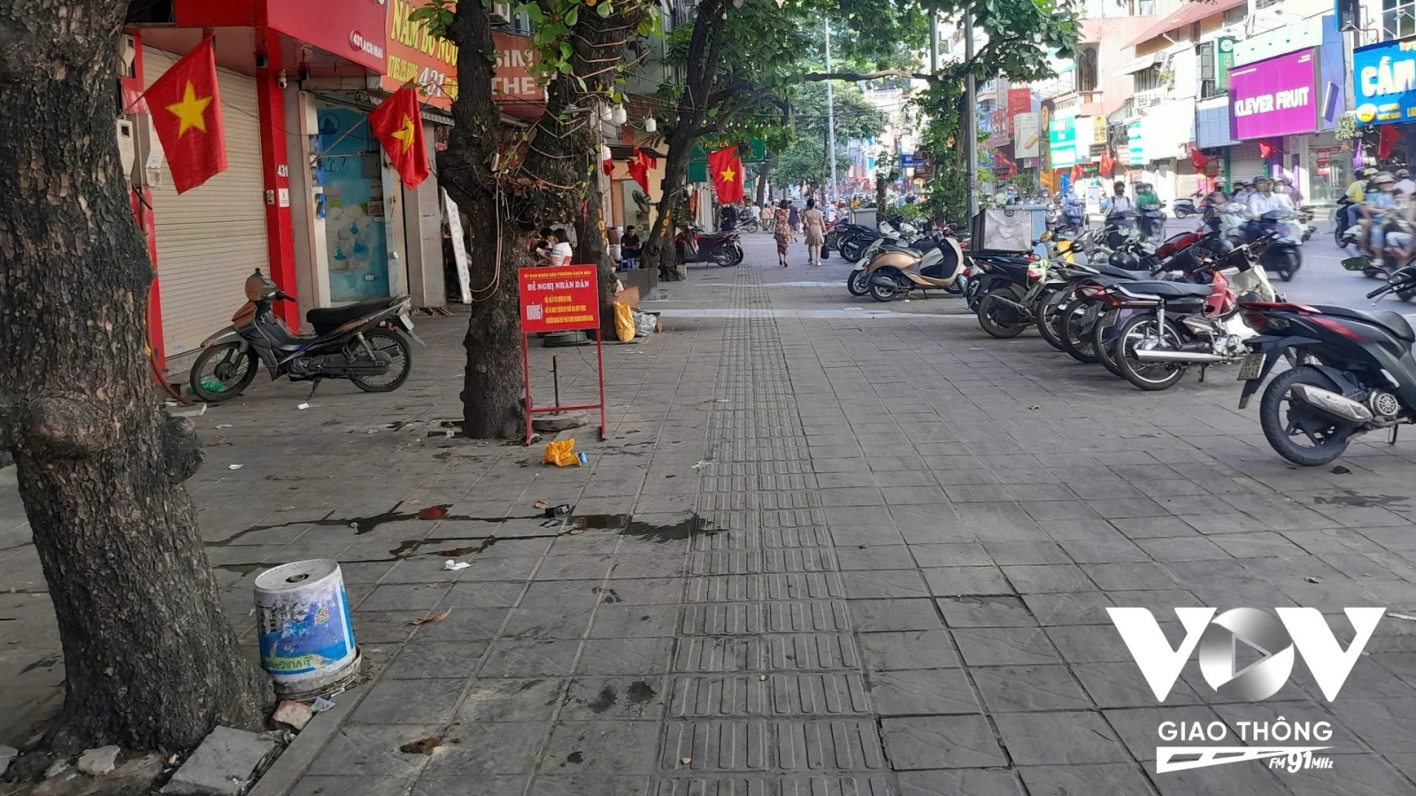 Xử lý lấn chiếm vỉa hè Hà Nội: Giảm hẳn bàn ghế tràn vỉa hè, hàng quán thích nghi