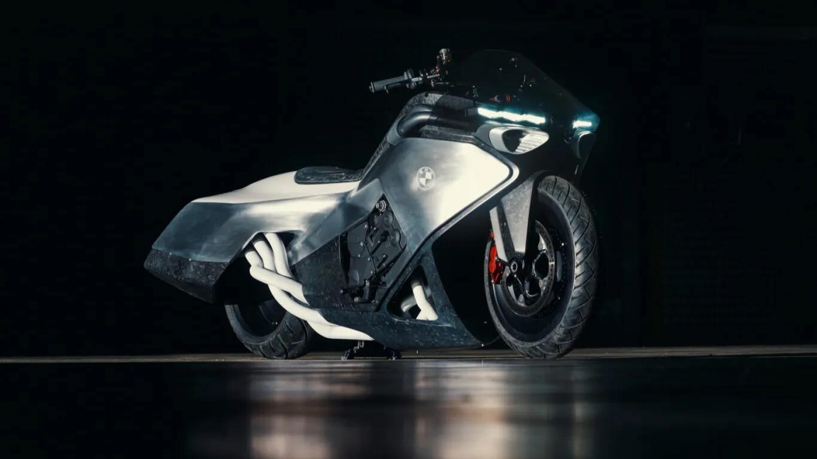 Mô tô concept 6 xi-lanh BMW Vision K18 "cực dị" ra mắt