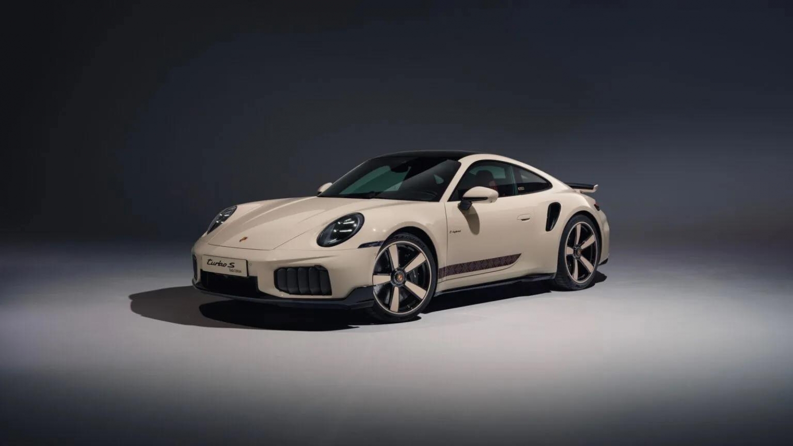 Cận cảnh siêu xe 701 mã lực - Porsche 911 Turbo S Sadu Edition vừa ra mắt