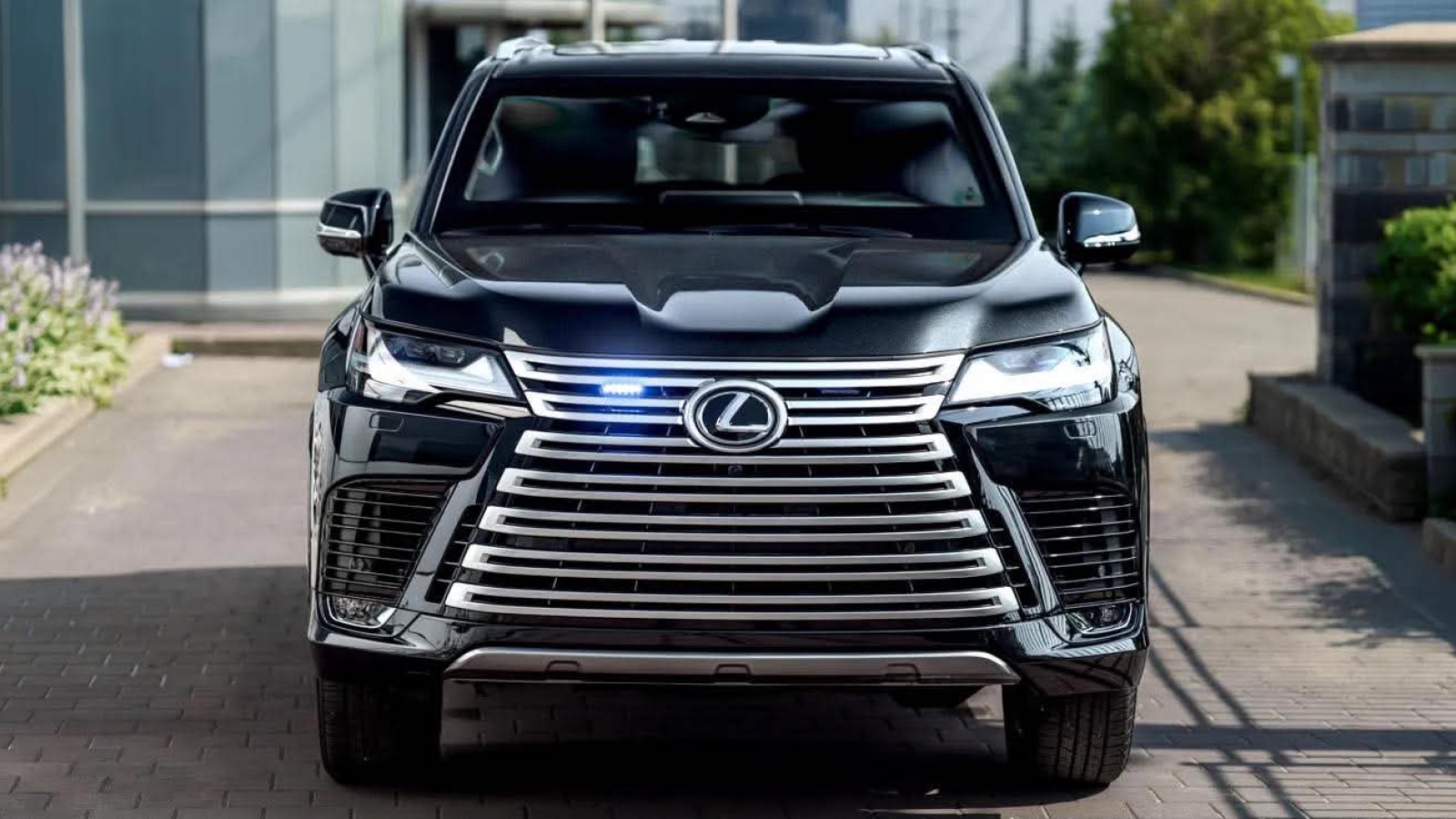 Khám phá Lexus LX 700 chống đạn, chịu được đạn AK-47 và cả lựu đạn