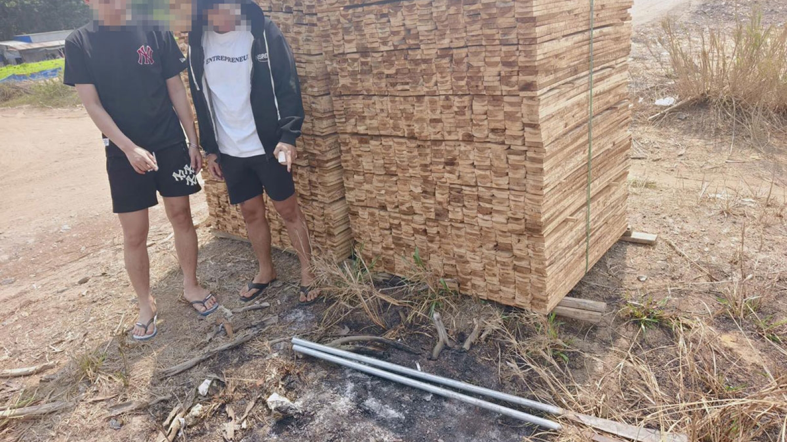 Nhóm thanh thiếu niên Đồng Nai mang hung khí hỗn chiến, 1 người chết