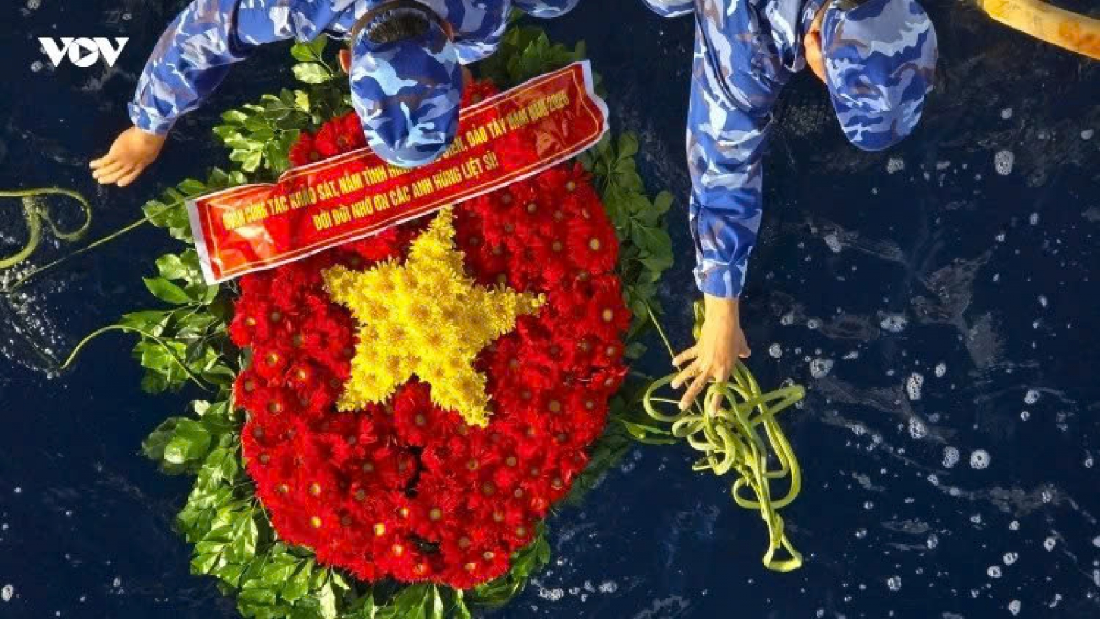Offering incense in tribute to fallen heroes in Vietnam’s southwestern waters