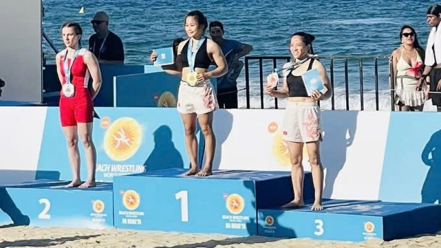 Two golds for Vietnam at 2026 Beach Wrestling World Series in Da Nang