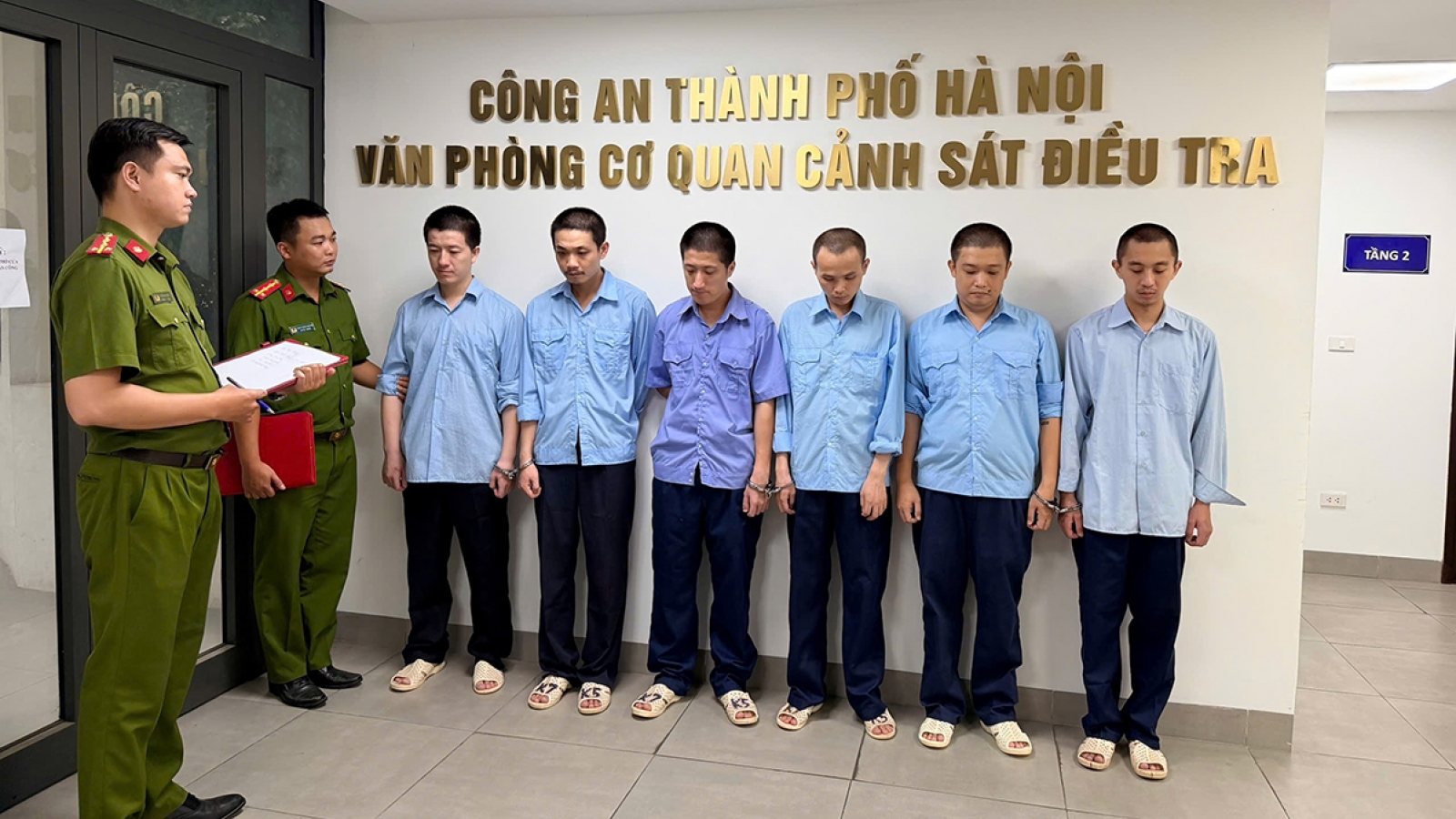 Chinese nationals arrested for smuggling gold into Vietnam