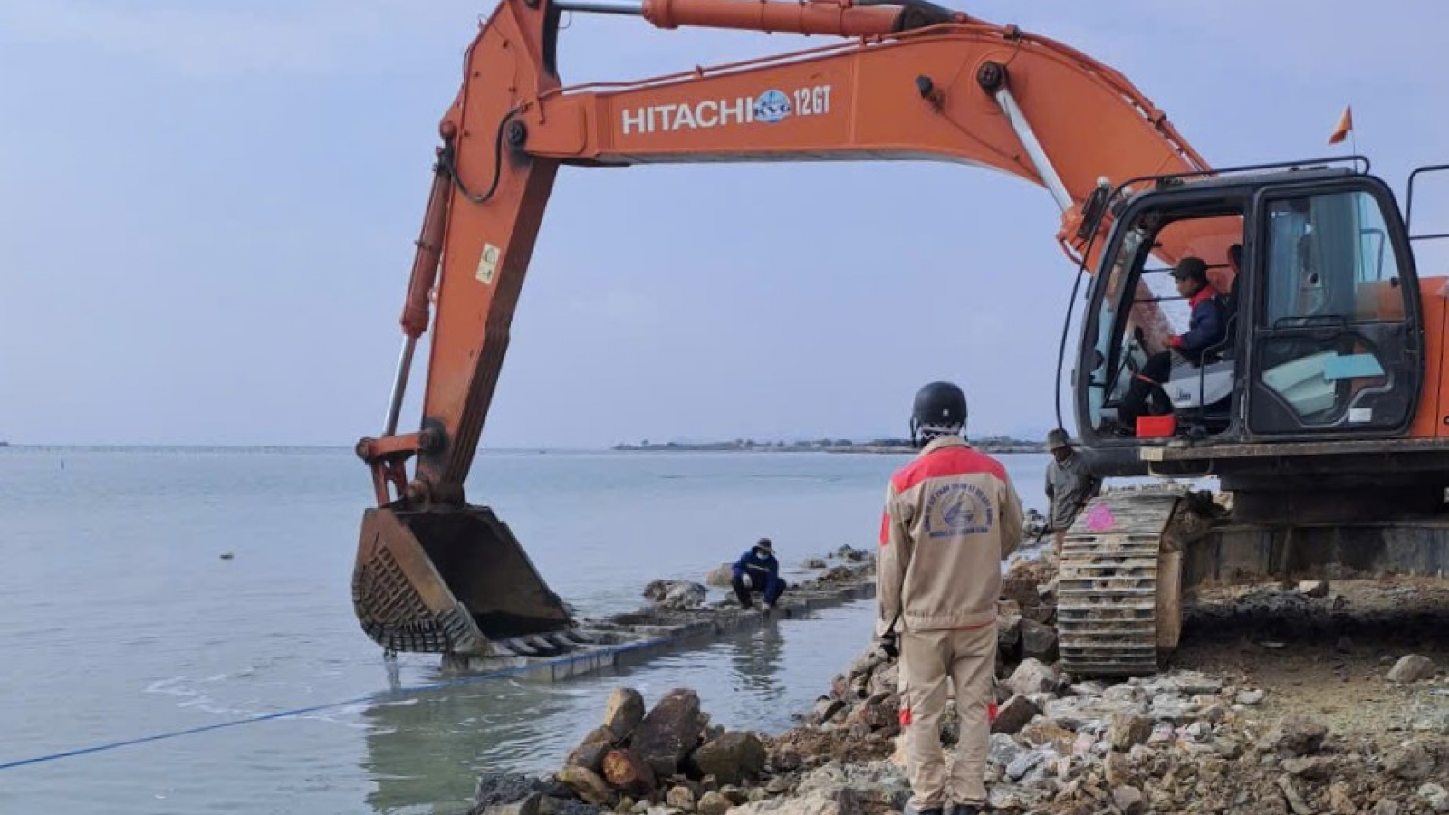 Khánh Hòa tìm giải pháp tháo gỡ thiếu vật liệu cho các dự án đầu tư
