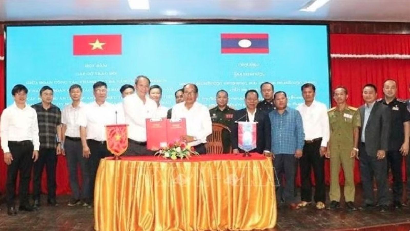 Da Nang, Sekong coordinate border traffic, immigration during road upgrade