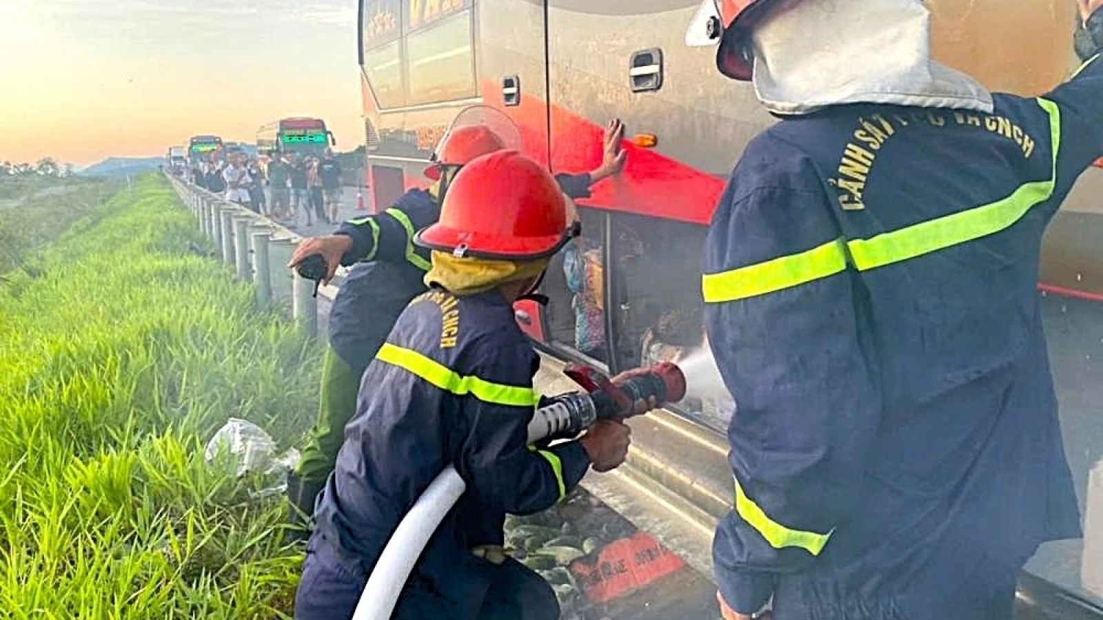 Sleeper bus catches fire on expressway, 33 passengers escape safely