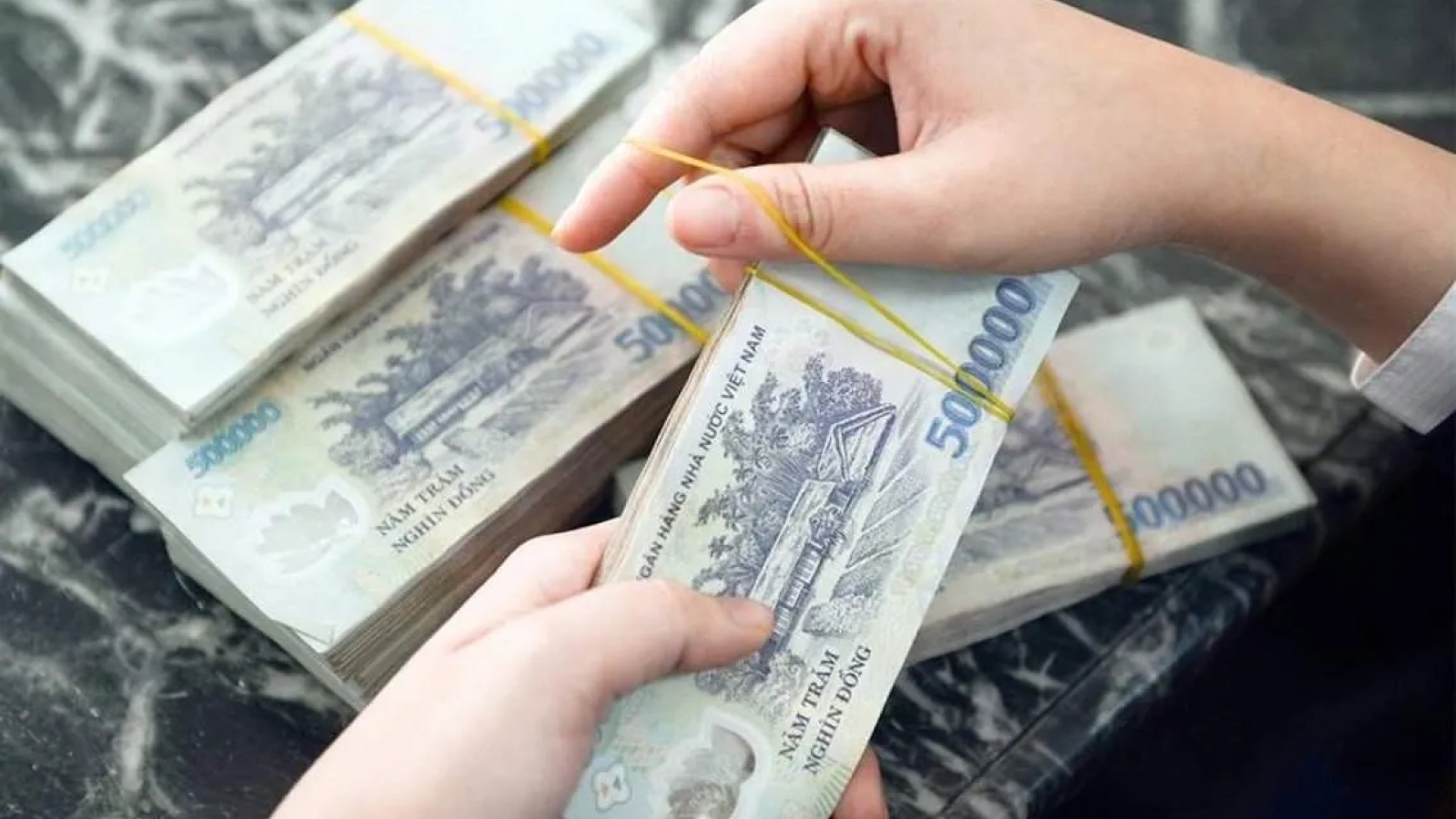 Xét xử nhóm đối tượng quay lén CSGT để cưỡng đoạt "tiền tháng"