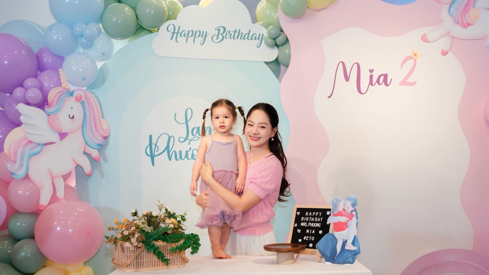 Sao Việt 6/5: Lan Phương vỡ òa sau phúc thẩm, dàn mỹ nhân đọ sắc rực rỡ