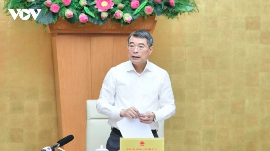 PM urges focus on inflation risks, public investment at cabinet meeting