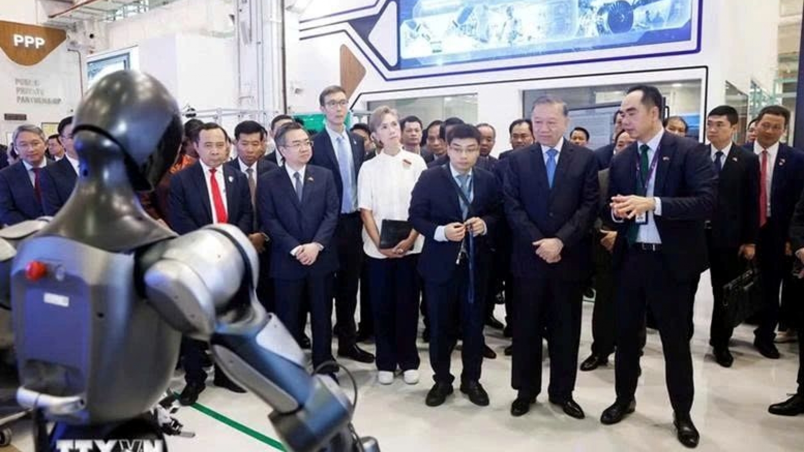 Vietnam explores Singapore’s innovation and smart transport models