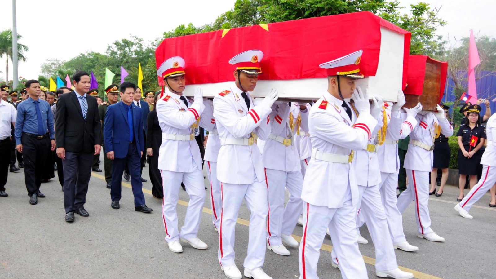 Quảng Trị đón nhận 28 hài cốt liệt sĩ quân tình nguyện hy sinh tại Lào