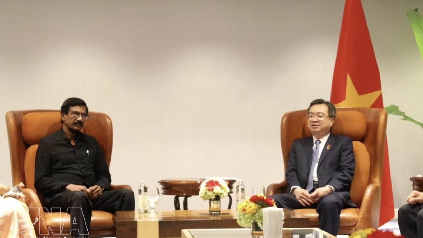 Vietnamese Party official meets leaders of Sri Lankan political parties