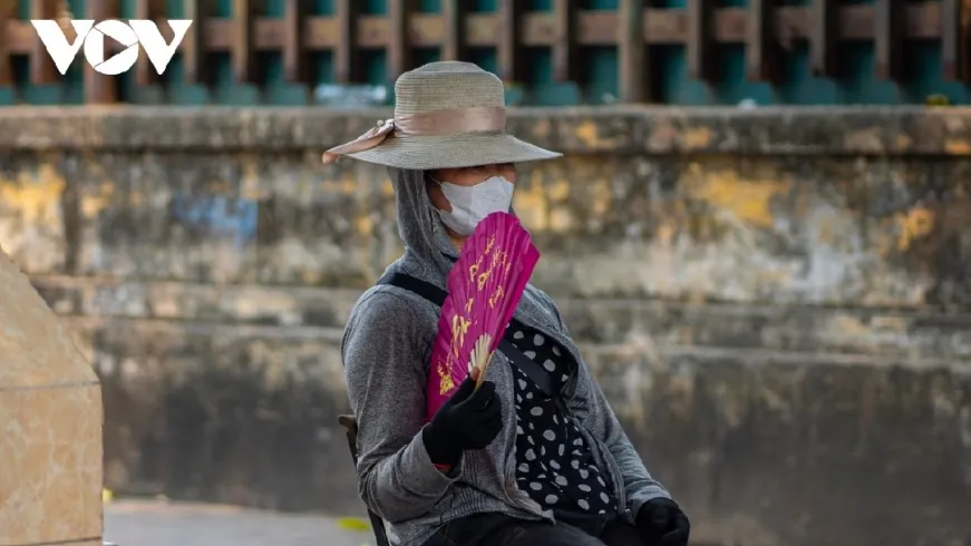Thời tiết hôm nay 13/5: Hà Nội nắng nóng 35 độ, Bắc Bộ có mưa dông cục bộ