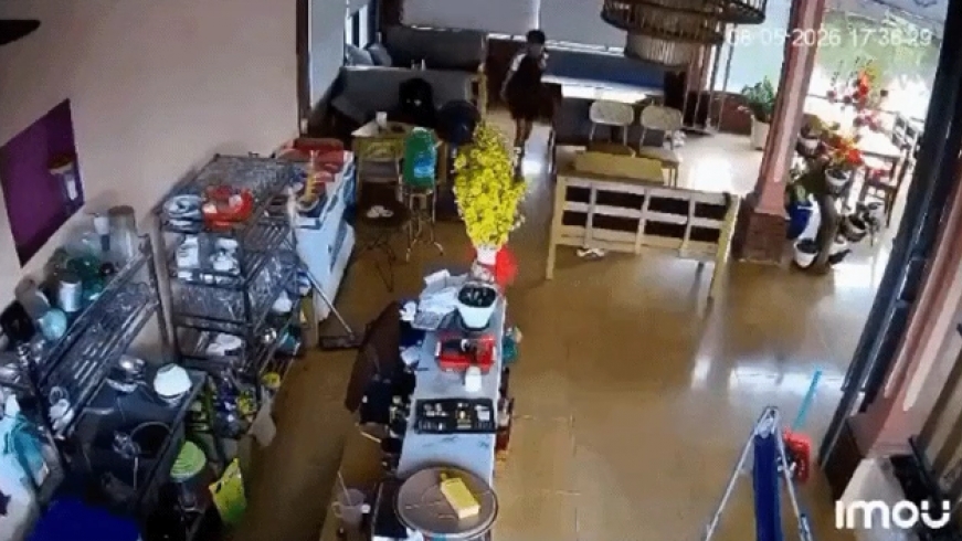 Khởi tố 12 học sinh lao vào quán cà phê tấn công 1 người tử vong