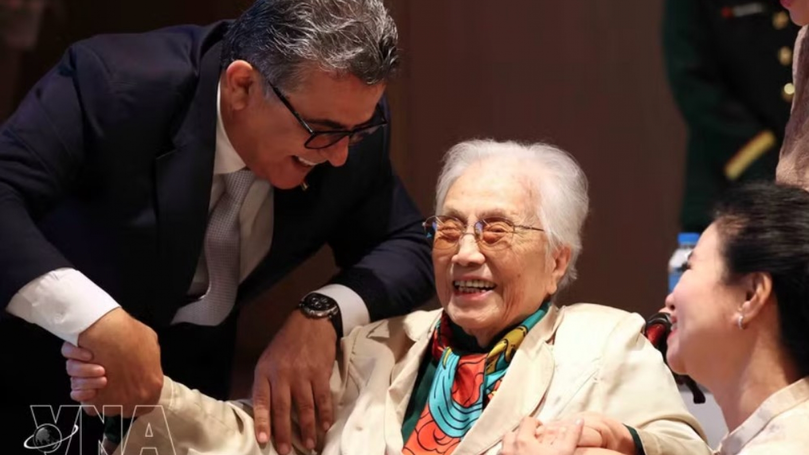 Palestine awards Star of Merit Order to former Vice President Nguyen Thi Binh