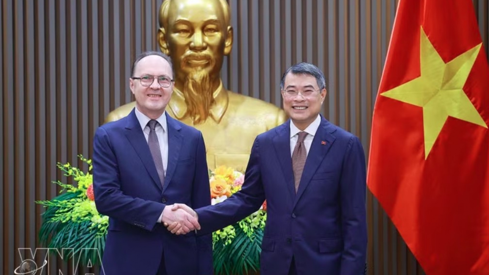 Prime Minister receives Russian Ambassador to Vietnam