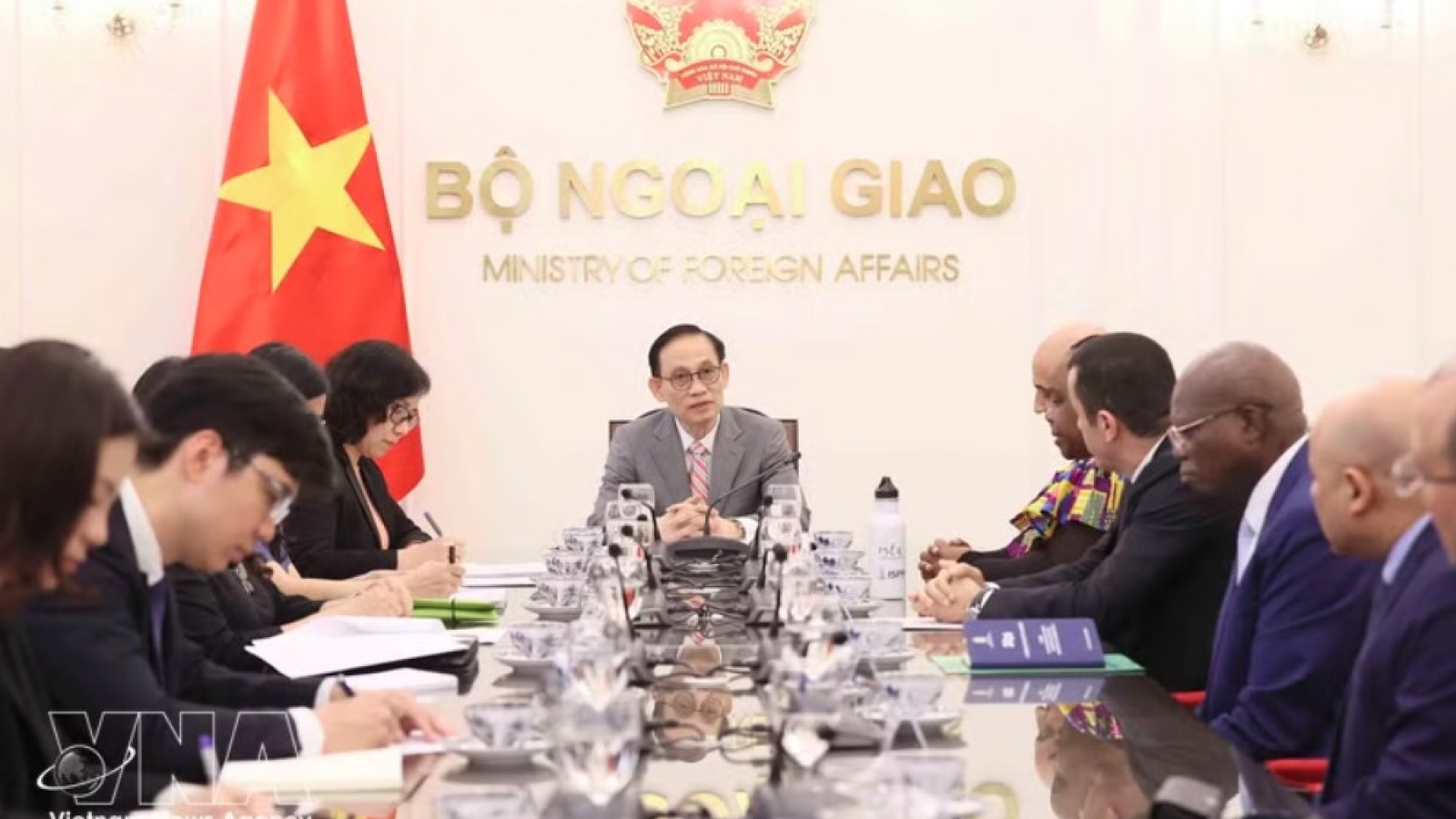 Foreign minister welcomes ambassadors of African nations