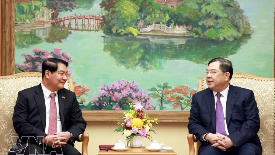 Standing Deputy PM receives Vientiane capital’s leader