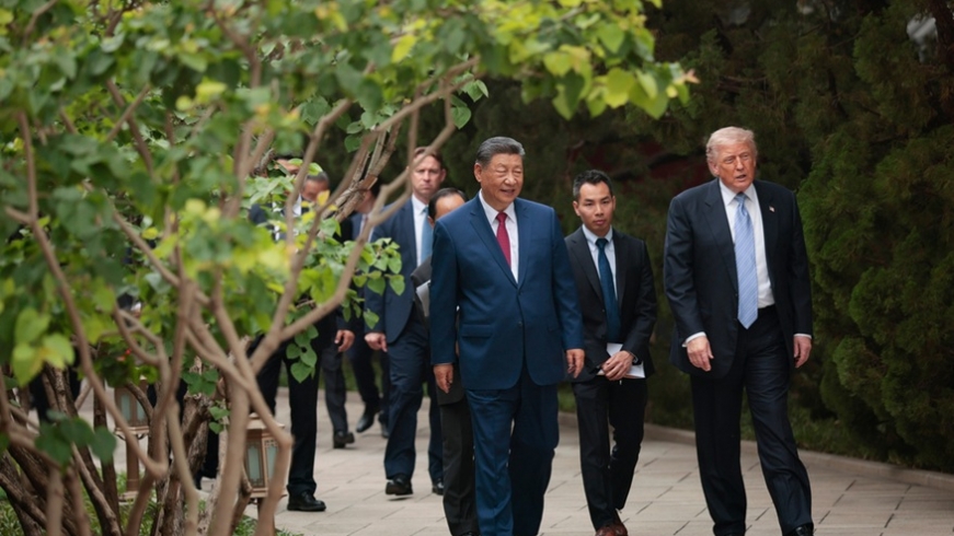 Ông Trump và ông Tập cùng tản bộ trong khu vườn tại Trung Nam Hải