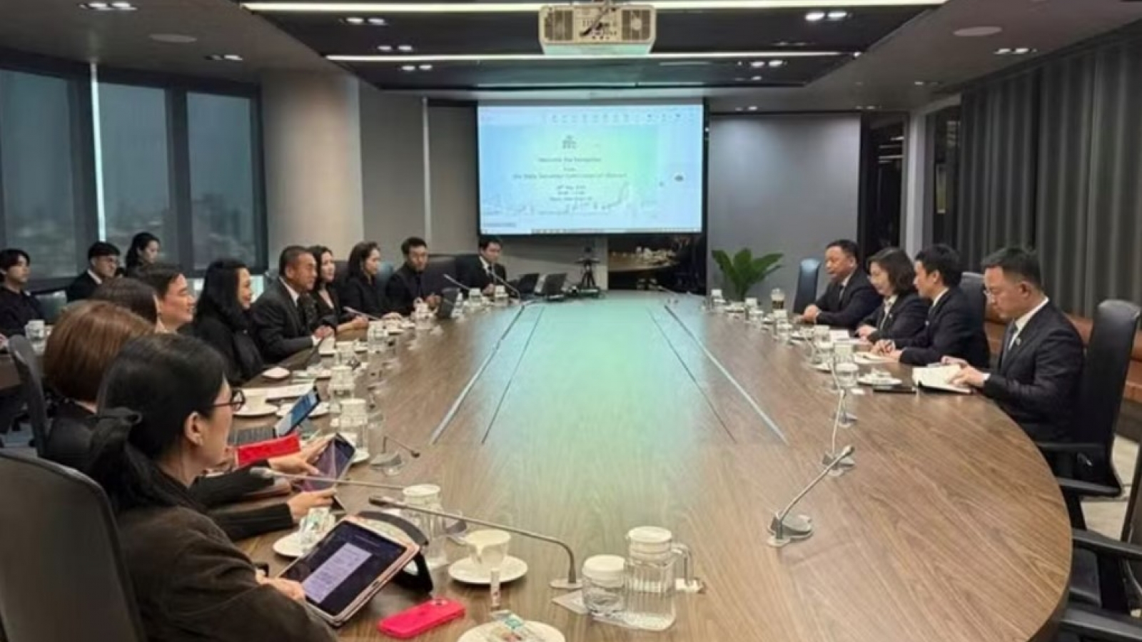 Vietnam, Thailand share experience in developing new financial products
