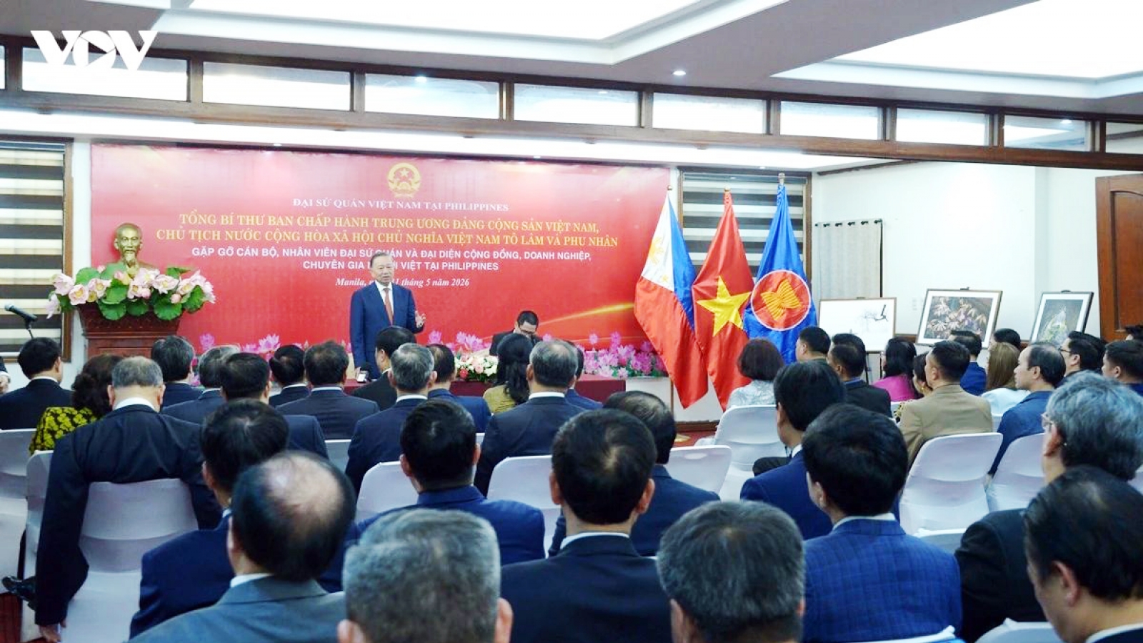 Party and State consider overseas Vietnamese key national resource: Top leader