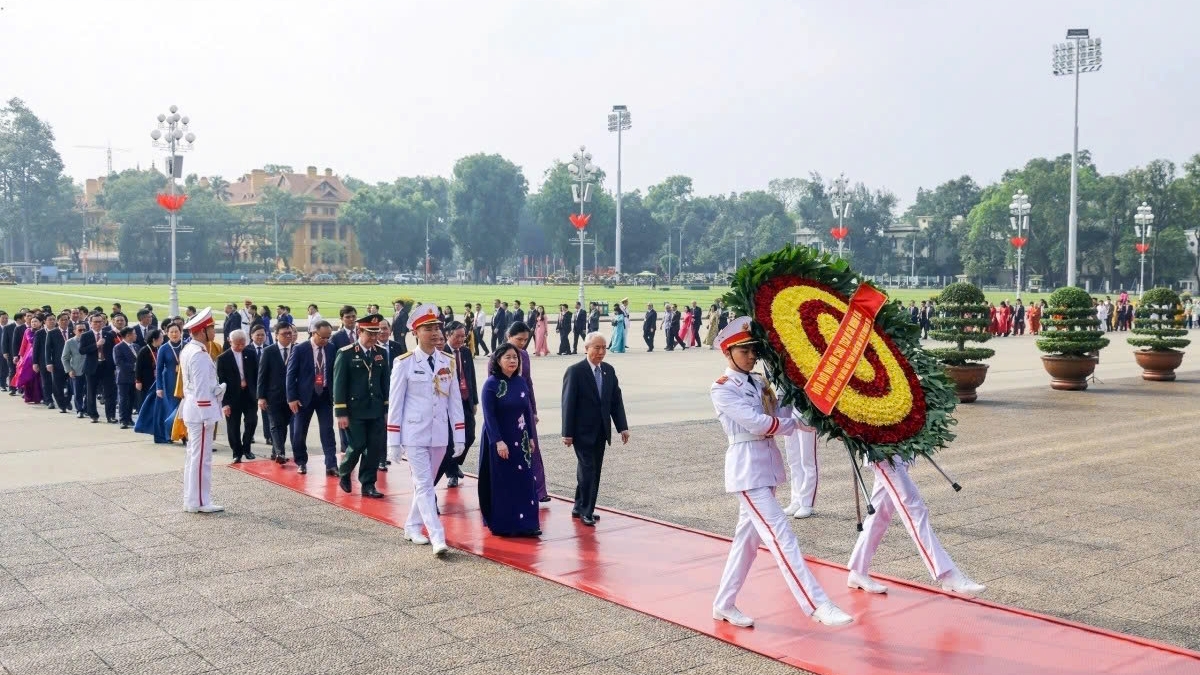 VFF delegates pay tribute to President Ho Chi Minh ahead of congress